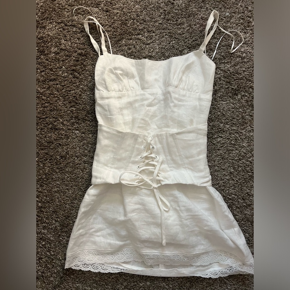 Reformation Ainsley Linen Dress! Worn Once! In good condition!! Size 0